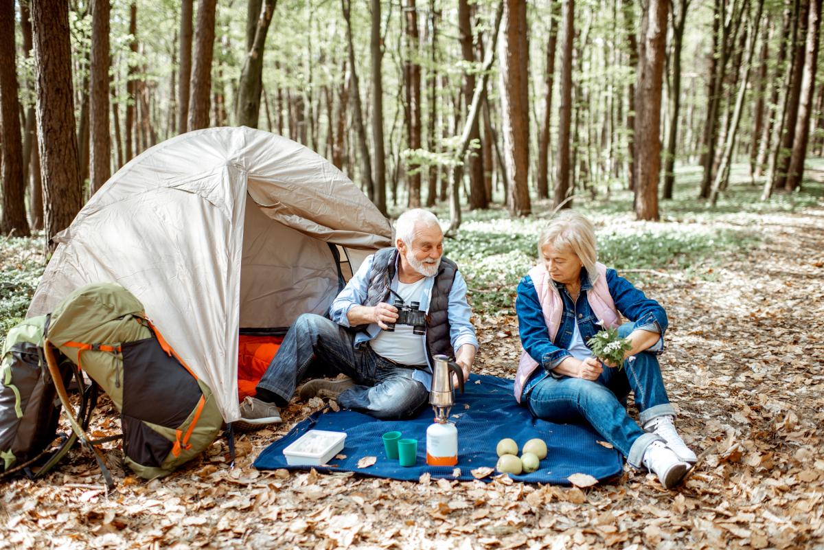 Retraite active : pourquoi le camping séduit de plus en plus les seniors